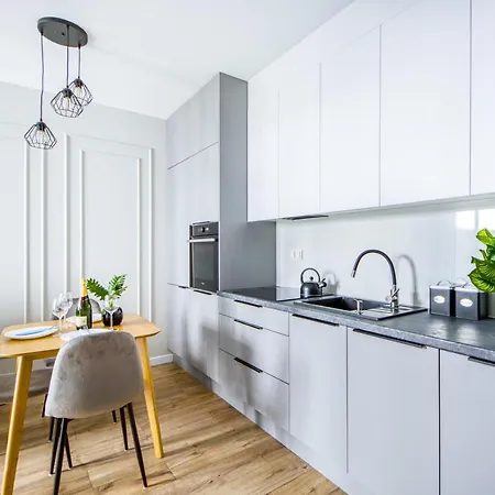 Inside Airport & Business Premium * ורשה